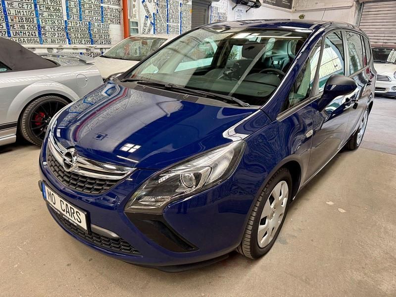 Blau Gebraucht 2015 Opel Zafira Tourer Selection Van / Kleinbus | 9.490 € (Fairer Preis) - Bild 1/4