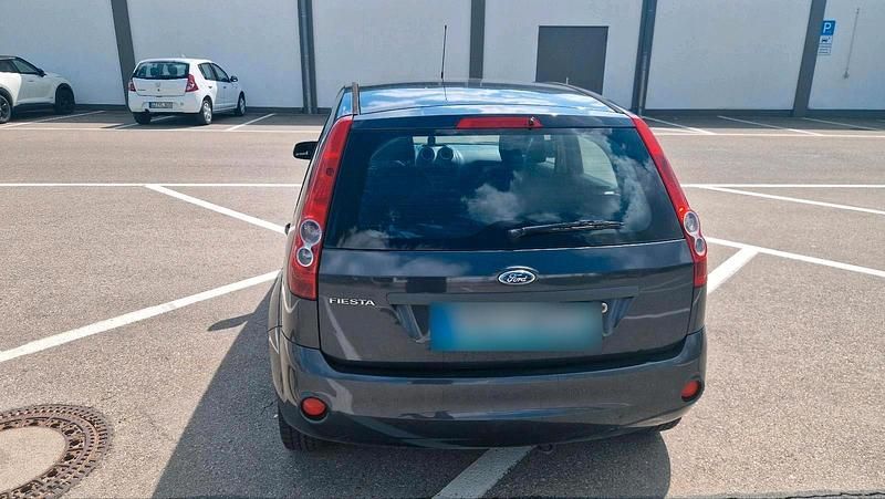 Gebraucht Ford Fiesta 70 PS (51 kW) 2007 Grau Kleinwagen