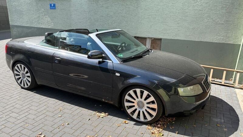Schwarz Gebraucht 2002 Audi A4 Cabriolet Performance Cabrio | 11.900 € - Bild 1/4