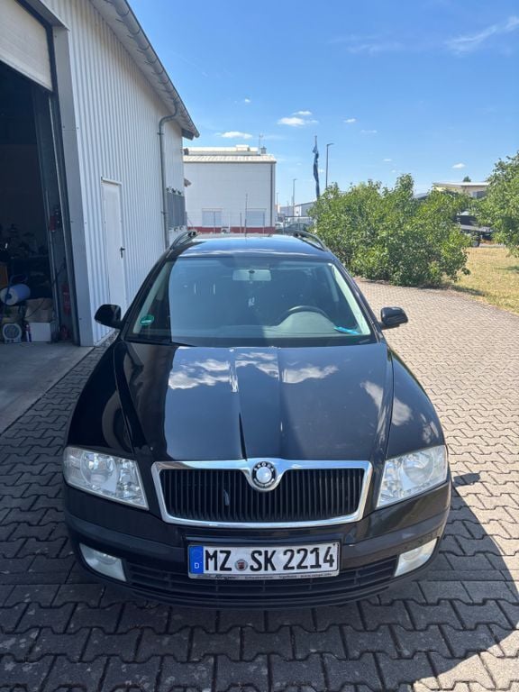 Schwarz Gebraucht 2008 Skoda Octavia Kombi | 1.490 € (Guter Preis) - Bild 1/4