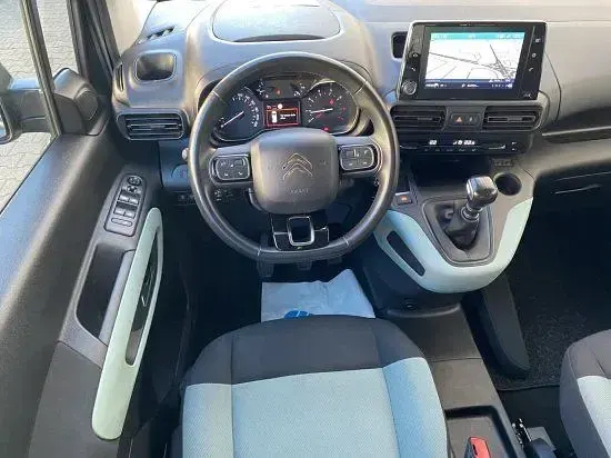 Gebraucht Citroën Berlingo Feel 131 PS (96 kW) 2020 Platiniumgrau/metalliclackie Van / Kleinbus