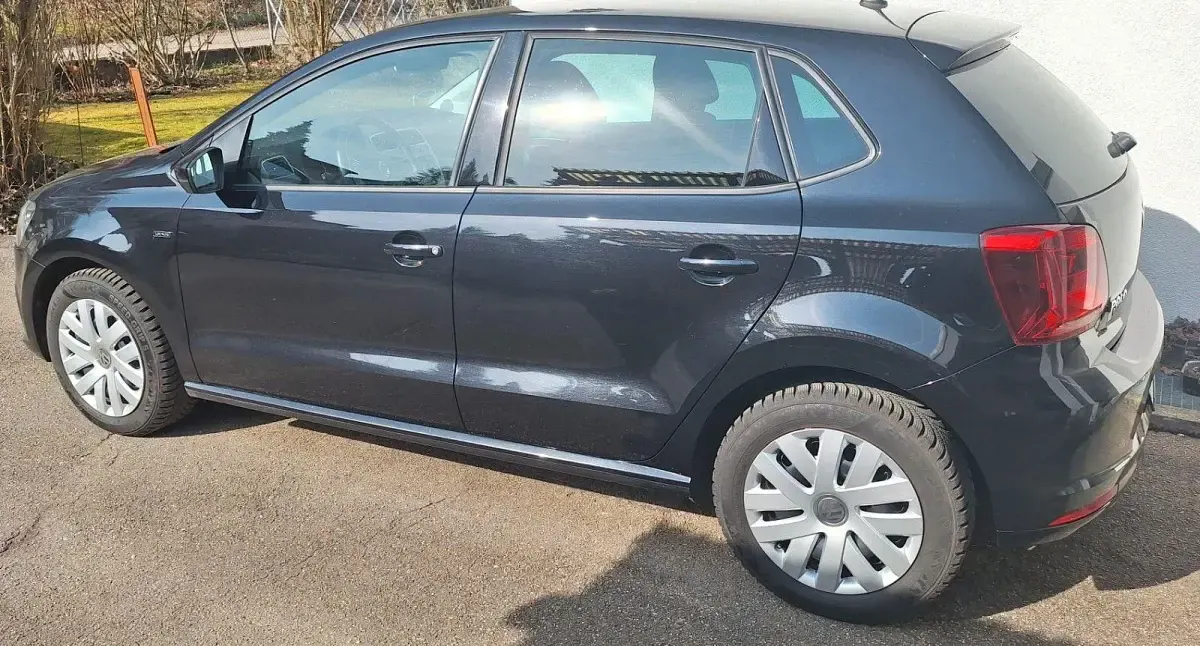Gebraucht VW Polo LOUNGE 90 PS (66 kW) 2016 Schwarz Limousine