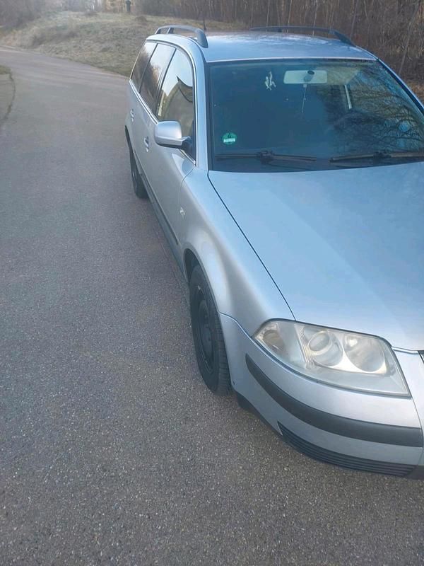 Gebraucht VW Passat 101 PS (74 kW) 2001 Silber Kombi
