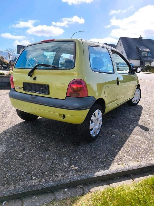 Second-hand Renault Twingo 58 CP (42 kW) 2001 Galben Hatchback