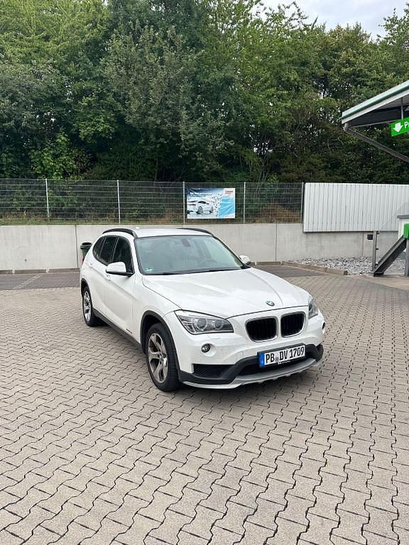 Weiß Gebraucht 2015 BMW X1 xLine SUV | 15.450 € (Fairer Preis) - Bild 1/4