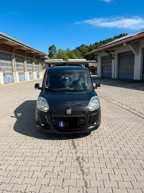 Schwarz Gebraucht 2011 Fiat Doblò Van / Kleinbus | 3.500 € (Fairer Preis) - Bild 1/4