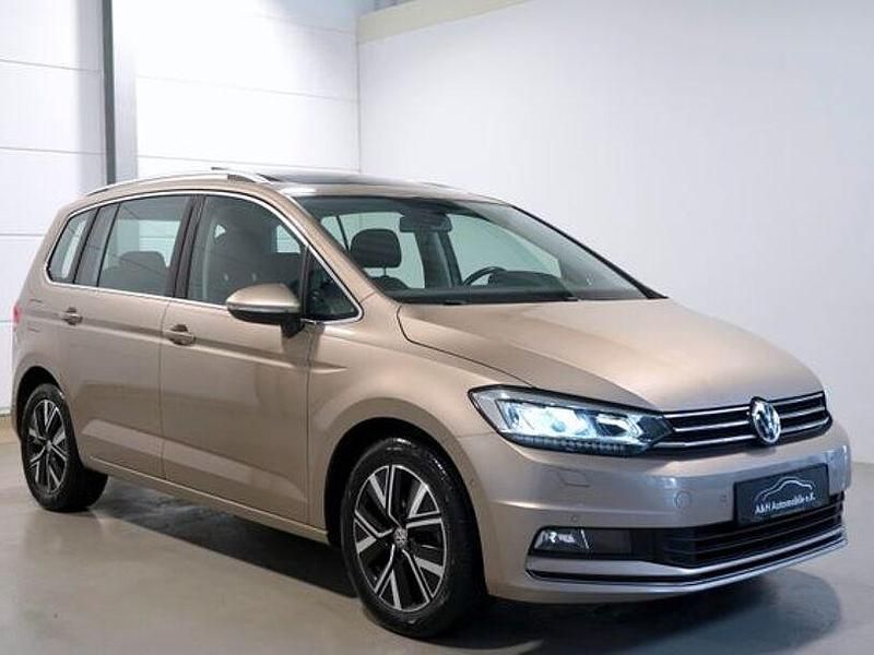 Beige Gebraucht 2019 VW Touran Highline Van / Kleinbus | 17.980 € (Superpreis) - Bild 1/4