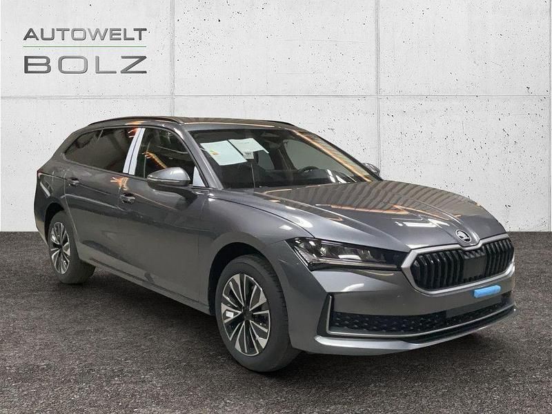Neu Skoda Superb Selection 150 PS (110 kW) 2026 Graphitgrau Kombi