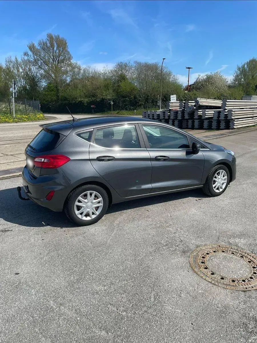 Gebraucht Ford Fiesta Cool & Connect 86 PS (63 kW) 2018 Grau Kleinwagen