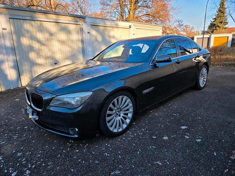 Grau Gebraucht 2011 BMW 730 Limousine | 13.999 € (Fairer Preis) - Bild 1/4