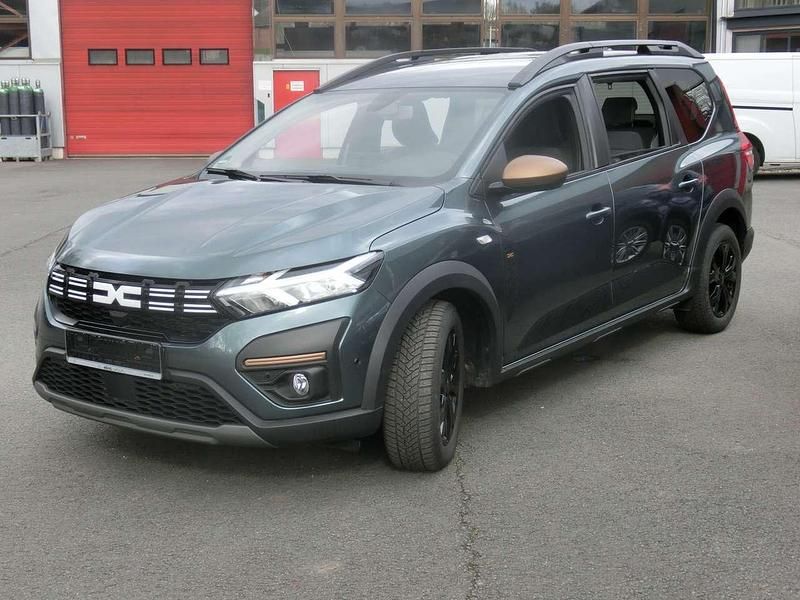 Gebraucht Dacia Jogger Extreme 91 PS (66 kW) 2024 Oxidgrün  metallic Van / Kleinbus
