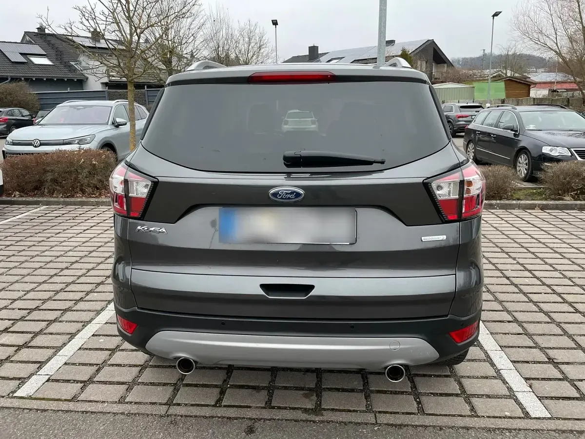 Gebraucht Ford Kuga Trend 120 PS (88 kW) 2018 Grau SUV