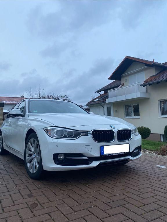 Gebraucht BMW 320 Sport Line 184 PS (135 kW) 2014 Weiß Kombi