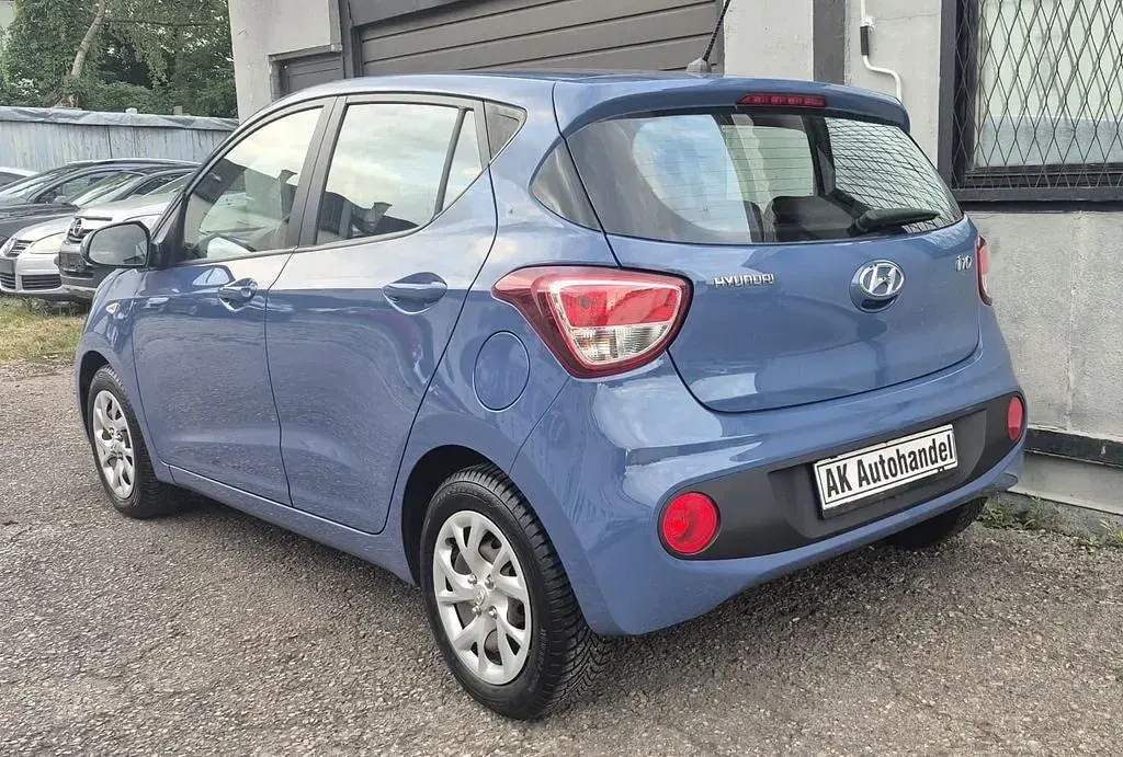 Gebraucht Hyundai i10 Trend 67 PS (49 kW) 2018 Blau Kleinwagen