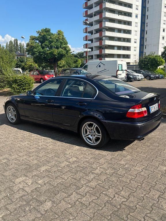 Blau Gebraucht 2003 BMW 320 Sport Line Limousine | 3.950 € (Fairer Preis) - Bild 1/4