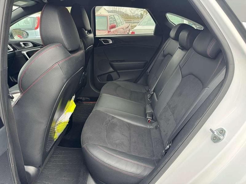 Gebraucht Kia ProCeed GT 204 PS (150 kW) 2019 (hw2) deluxeweiss met. Kombi