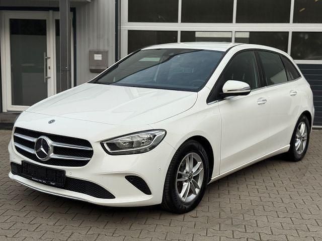 Weiß Gebraucht 2019 Mercedes B180 Style Van / Kleinbus | 12.500 € (Guter Preis) - Bild 1/4