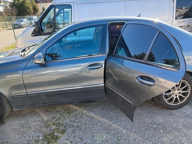 Gebraucht Mercedes E200 184 PS (135 kW) 2008 Grau Limousine