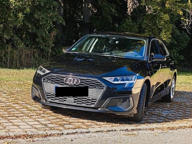 Schwarz Gebraucht 2020 Audi A3 Sportback Business Kleinwagen | 22.200 € (Guter Preis) - Bild 1/4