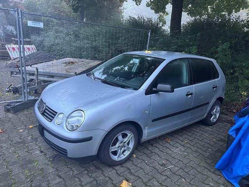 Grau Gebraucht 2003 VW Polo Comfortline Limousine | 900 € (Guter Preis) - Bild 1/4