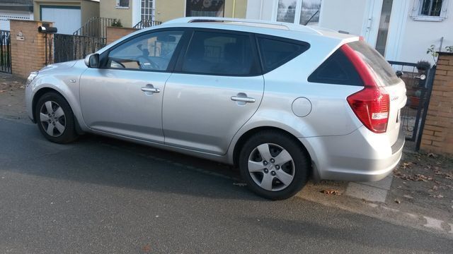 Gebraucht Kia Ceed 109 PS (80 kW) 2010 Silber metallic Kleinwagen