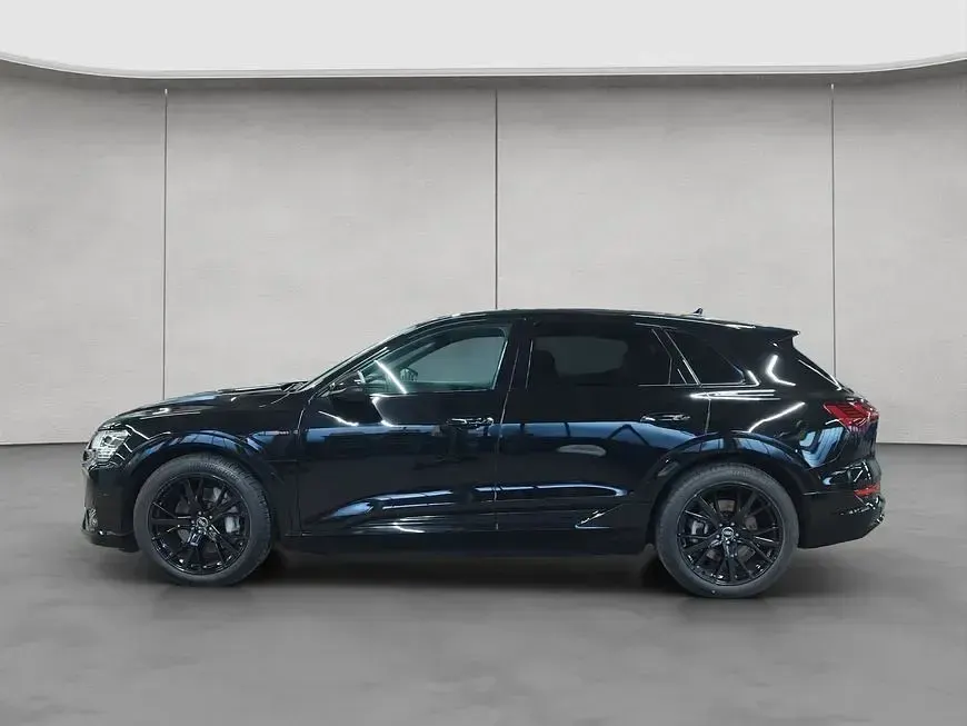 Gebraucht Audi e-tron S-Line 230 kW (313 PS) 2022 Schwarz SUV
