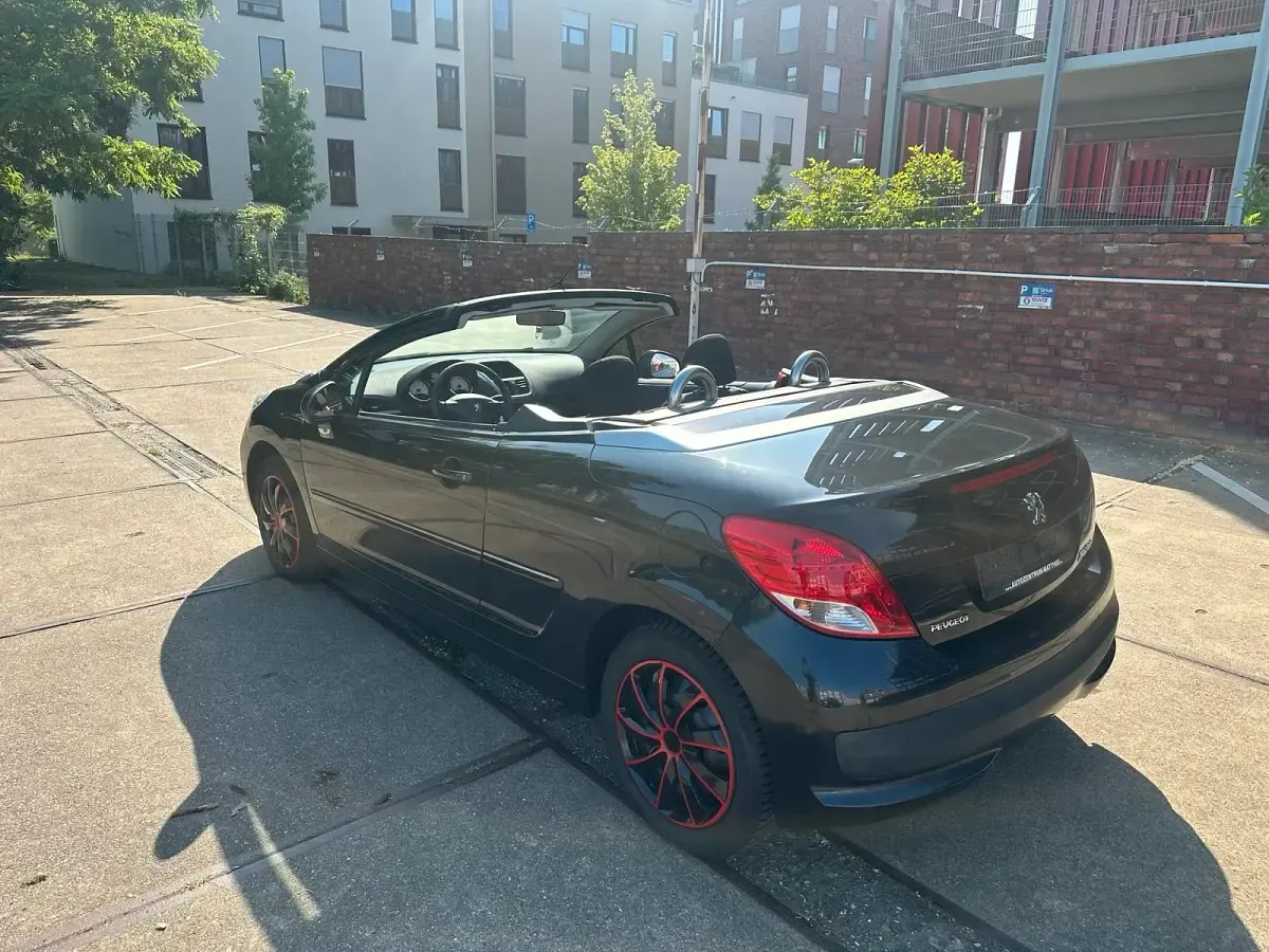Gebraucht Peugeot 207 CC 120 PS (88 kW) 2011 Schwarz Cabrio