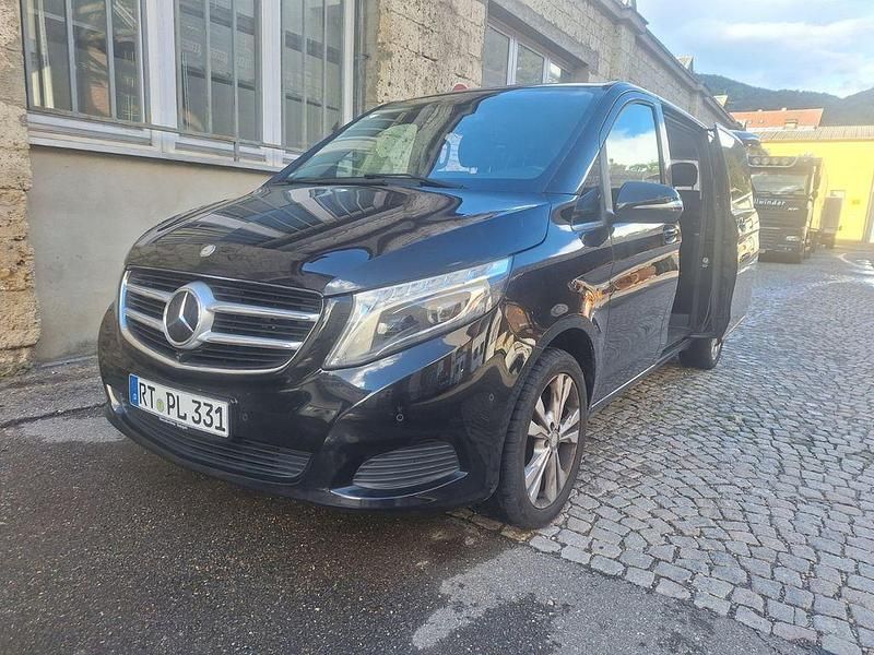 Schwarz Gebraucht 2016 Mercedes V250 Avantgarde Van / Kleinbus | 34.599 € (Superpreis) - Bild 1/4