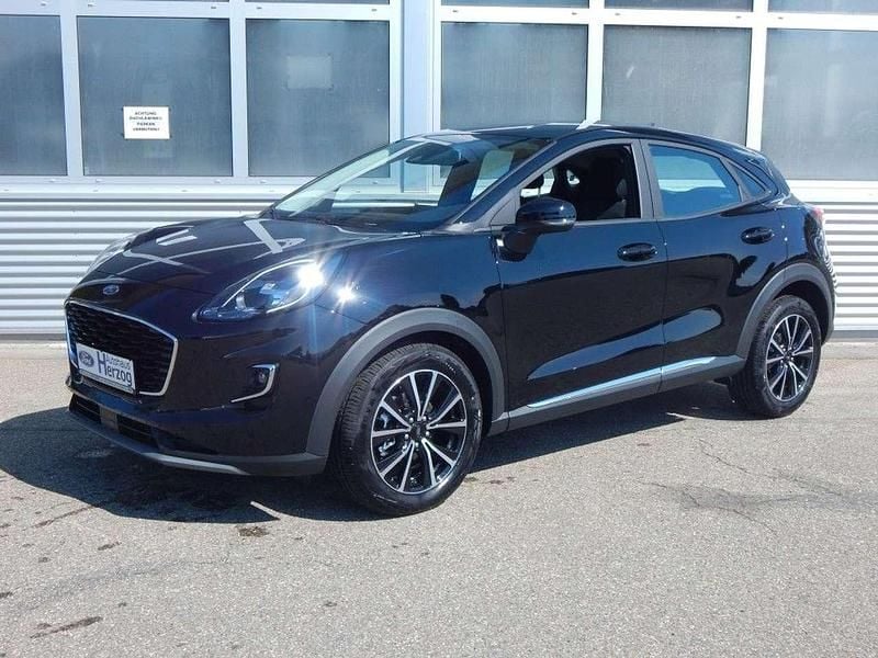 Agate black metallic Neu 2024 Ford Puma Titanium SUV | 22.990 € (Superpreis) - Bild 1/4