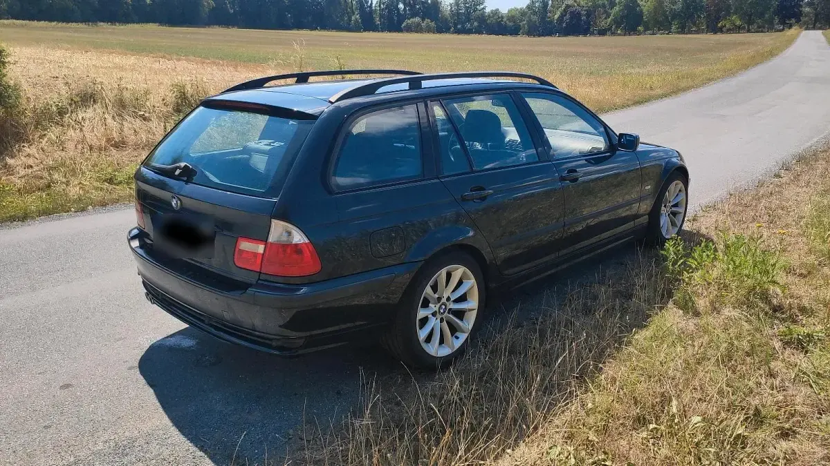 Gebraucht BMW 325 192 PS (141 kW) 2001 Blau Kombi