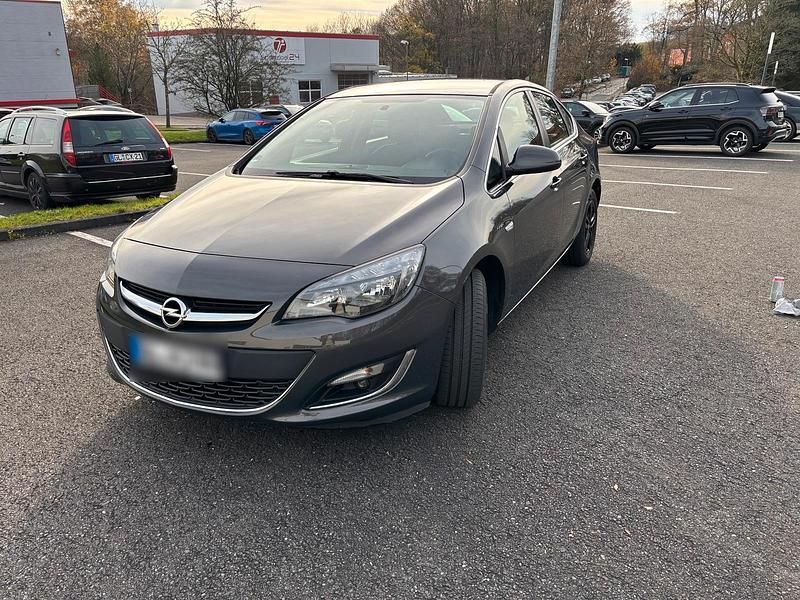 Grau Gebraucht 2015 Opel Astra Kleinwagen | 8.000 € (Fairer Preis) - Bild 1/4