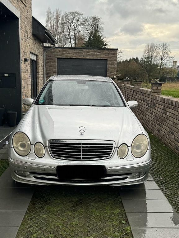 Silber Gebraucht 2005 Mercedes E280 Avantgarde Limousine | 4.890 € (Fairer Preis) - Bild 1/4