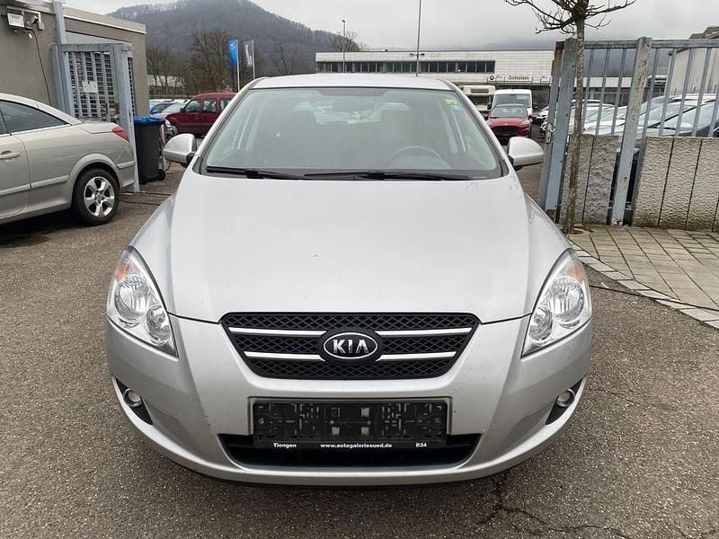 Gebraucht Kia Ceed Basis 109 PS (80 kW) 2009 Silber Kleinwagen