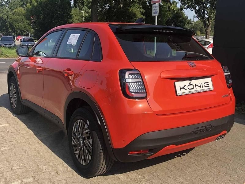 Gebraucht Fiat 600 146 PS (107 kW) 2025 Orange Limousine
