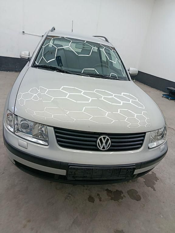 Usata VW Passat 101 CV (74 kW) 2000 Grigio Berlina