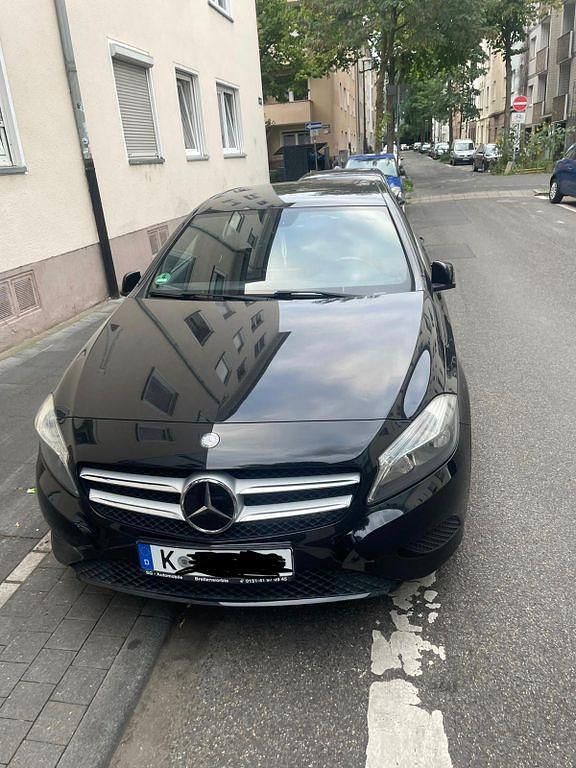 Schwarz Gebraucht 2014 Mercedes A180 Limousine | 11.990 € (Fairer Preis) - Bild 1/4