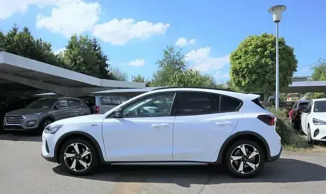 Gebraucht Ford Focus Active 155 PS (114 kW) 2024 Frostweiß Limousine