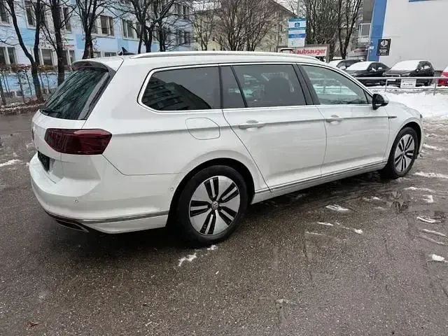 Używany VW Passat GTE 218 KM (160 kW) 2020 Biały Kombi