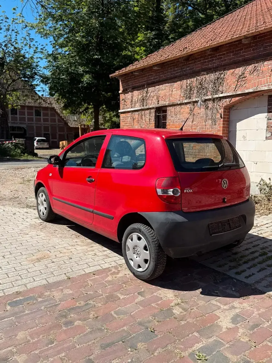 Gebraucht VW Fox 60 PS (44 kW) 2008 Rot Kleinwagen