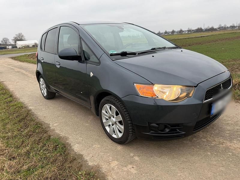 Gebraucht Mitsubishi Colt 95 PS (69 kW) 2012 Grau Kleinwagen