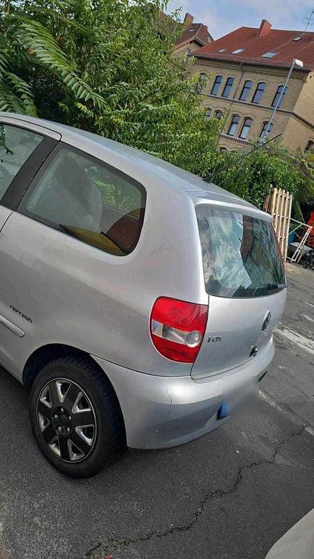 Silber Gebraucht 2009 VW Fox Kleinwagen | 200 € (Superpreis) - Bild 1/4