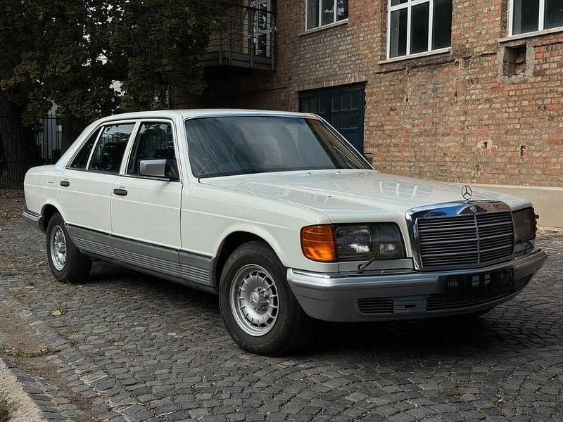 Weiß Gebraucht 1983 Mercedes 500 Limousine | 7.490 € - Bild 1/4