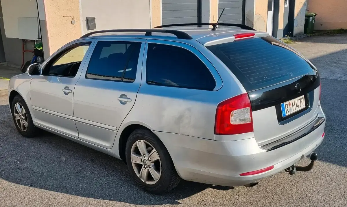 Gebraucht Skoda Octavia Elegance 105 PS (77 kW) 2011 Silber Kombi
