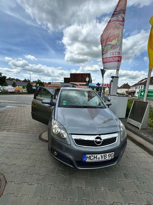 Grau Gebraucht 2005 Opel Zafira Basis Van / Kleinbus | 2.400 € - Bild 1/4