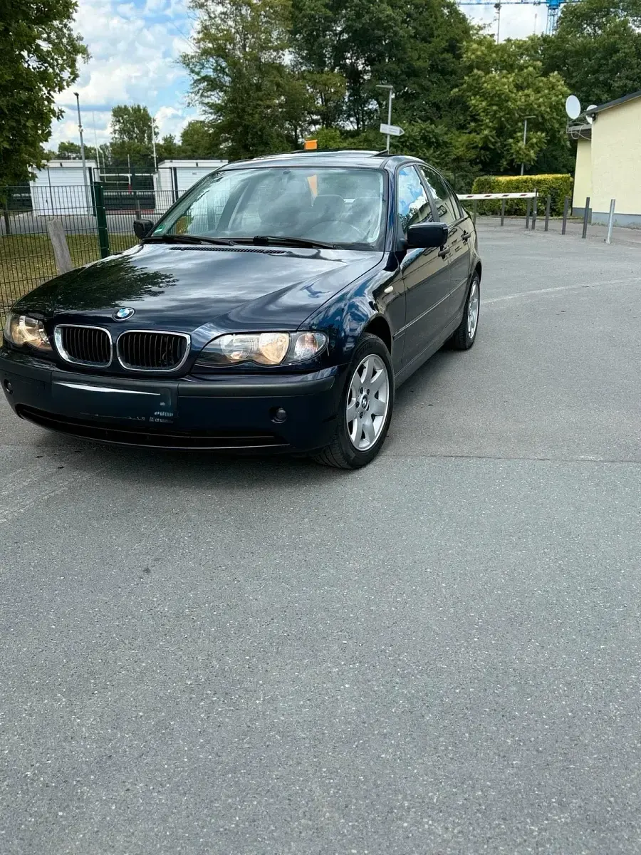 Gebraucht BMW 320 150 PS (110 kW) 2004 Blau Limousine