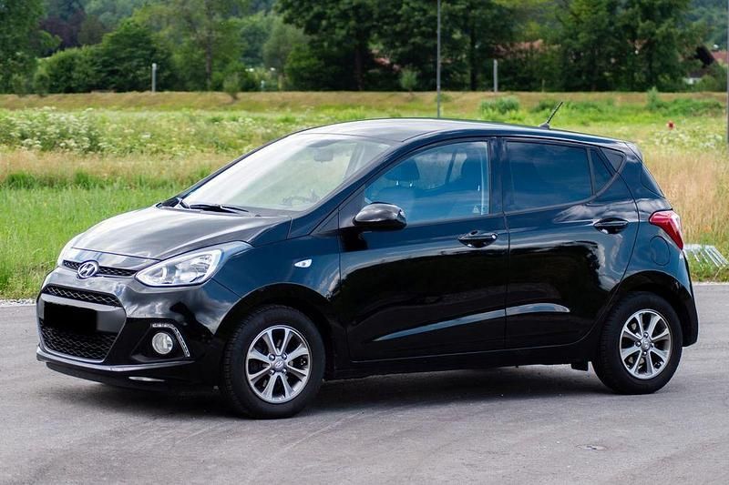 Schwarz Gebraucht 2014 Hyundai i10 Intro Edition Kleinwagen | 5.800 € (Fairer Preis) - Bild 1/4