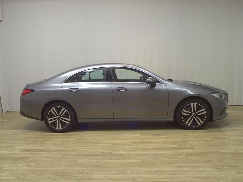 Grau Gebraucht 2021 Mercedes CLA200 Limousine | 17.250 € (Fairer Preis) - Bild 1/4