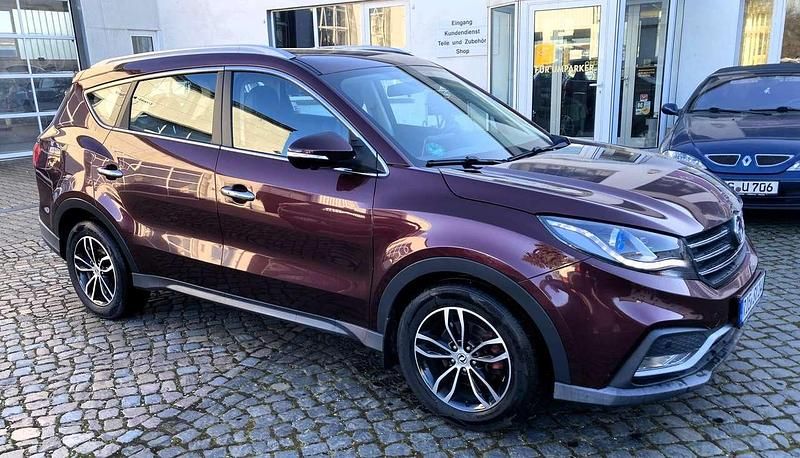 Gebraucht DFSK Glory 580 145 PS (106 kW) 2021 Dunkelrot m2 SUV