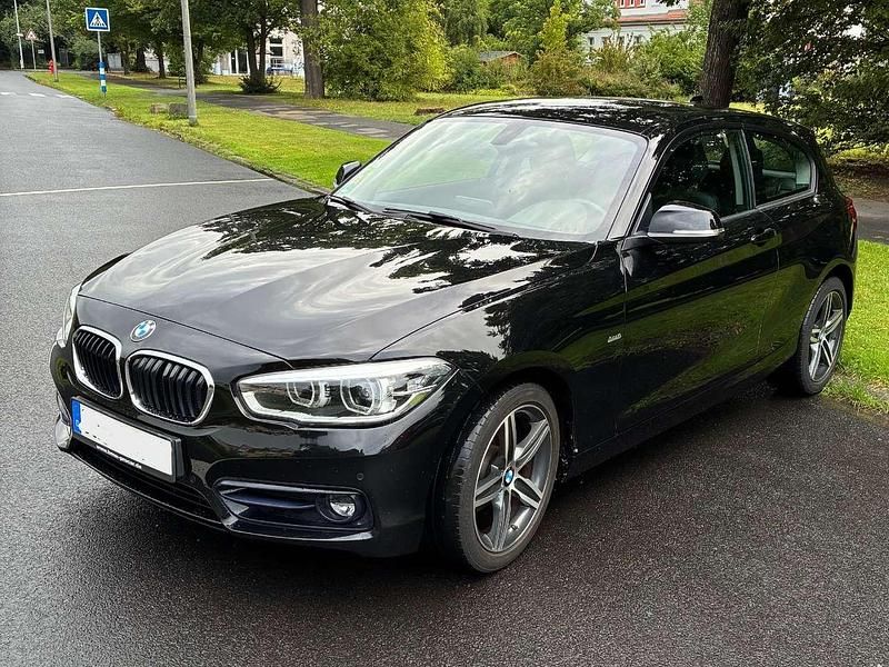 Schwarz Gebraucht 2017 BMW 116 Sport Line Kleinwagen | 10.999 € (Guter Preis) - Bild 1/4