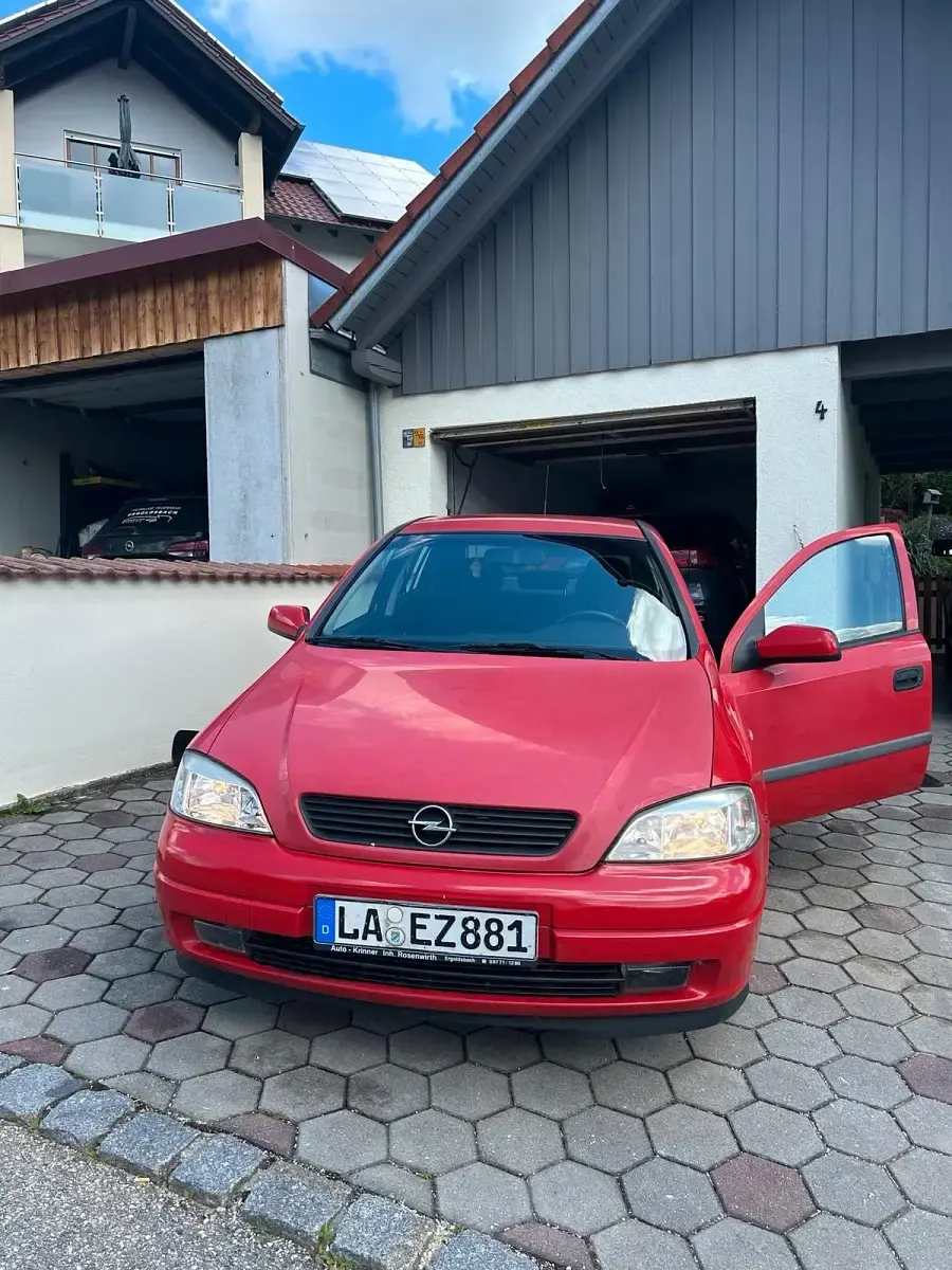 Używany Opel Astra 101 KM (74 kW) 1999 Czerwony Sedan/Limuzyna